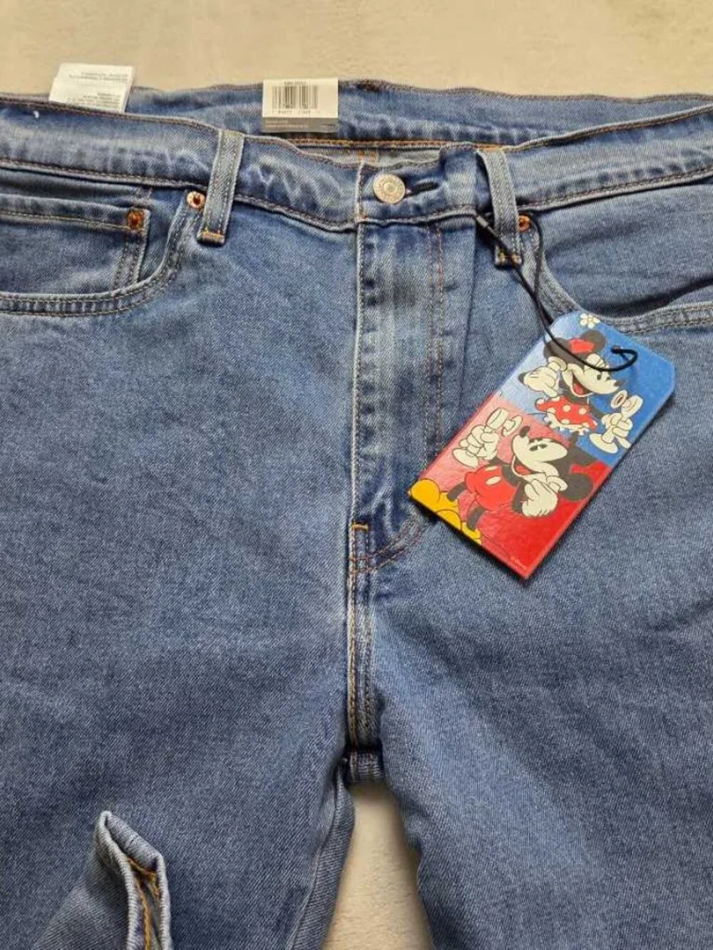 Levis pictures more
